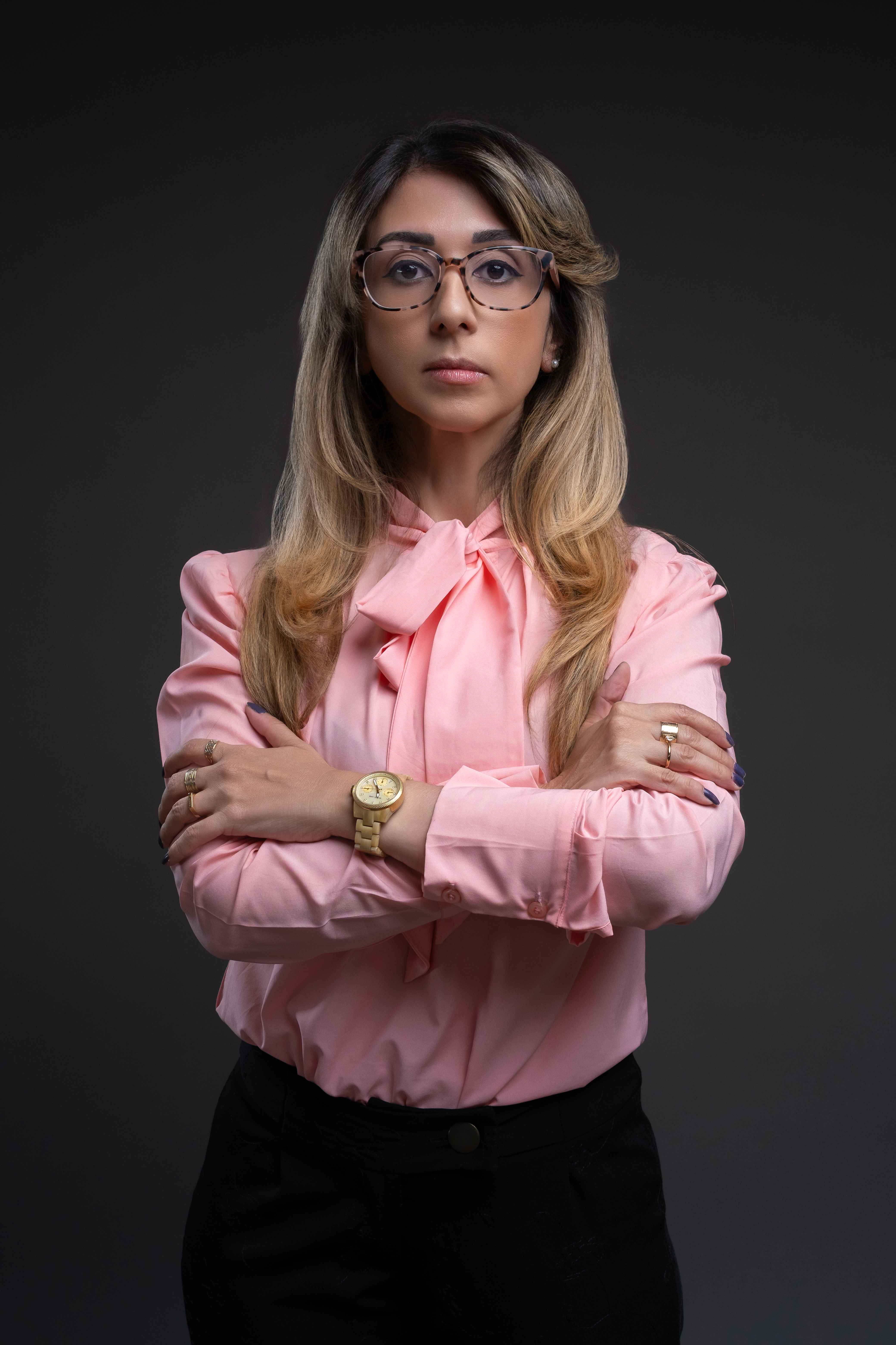 Advogada Evelize Alves - Profissionalismo e Autoridade em Direito Civil e Processo Civil